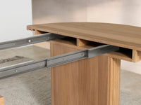 Scandinavian Oak | Transformer Round Table close up